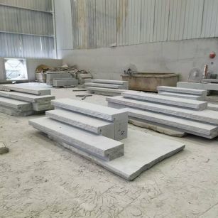张家口 整石台阶（大面火烧+侧面自然面），出货前厂内拼装