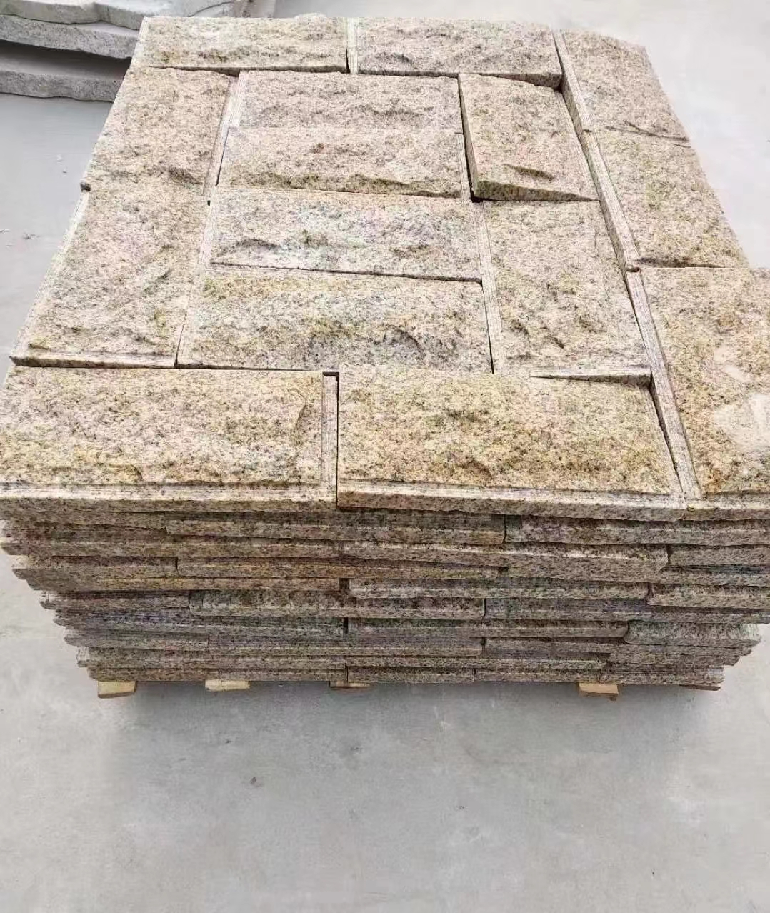 张家口黄锈石蘑菇石