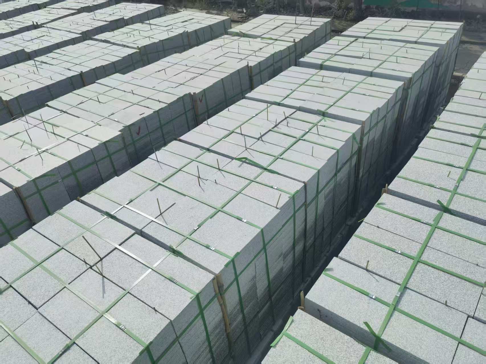 张家口 芝麻白1.8公分火烧300*600地铺，清仓大甩卖