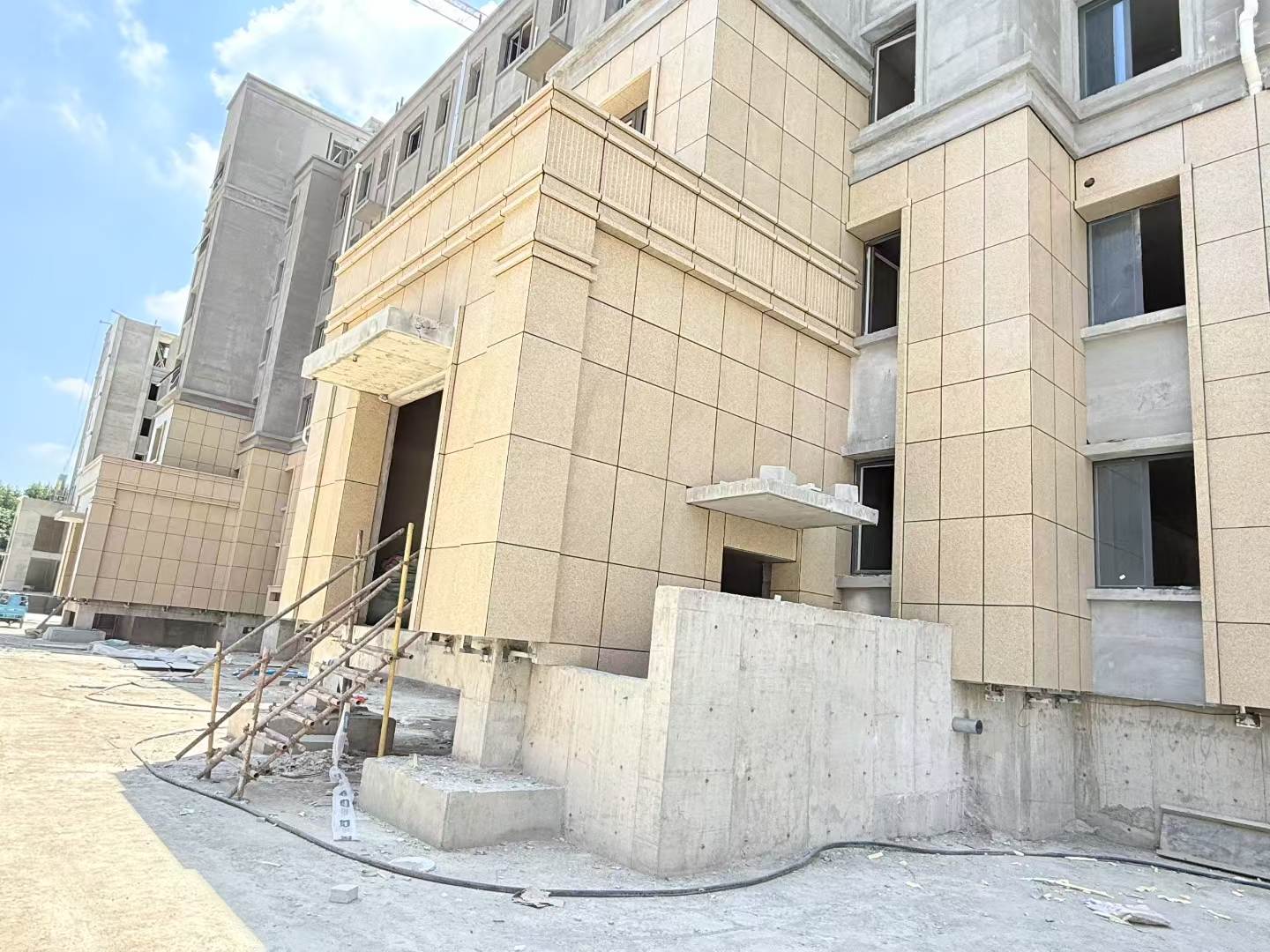 张家口 黄金麻干挂，工地实拍